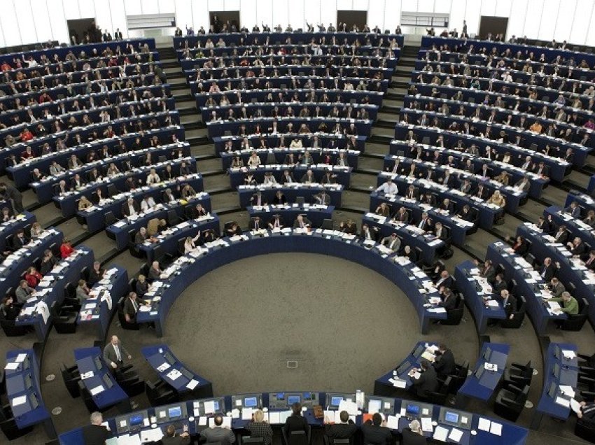 Shtyhet votimi i raportit të progresit për Maqedoninë e Veriut në PE