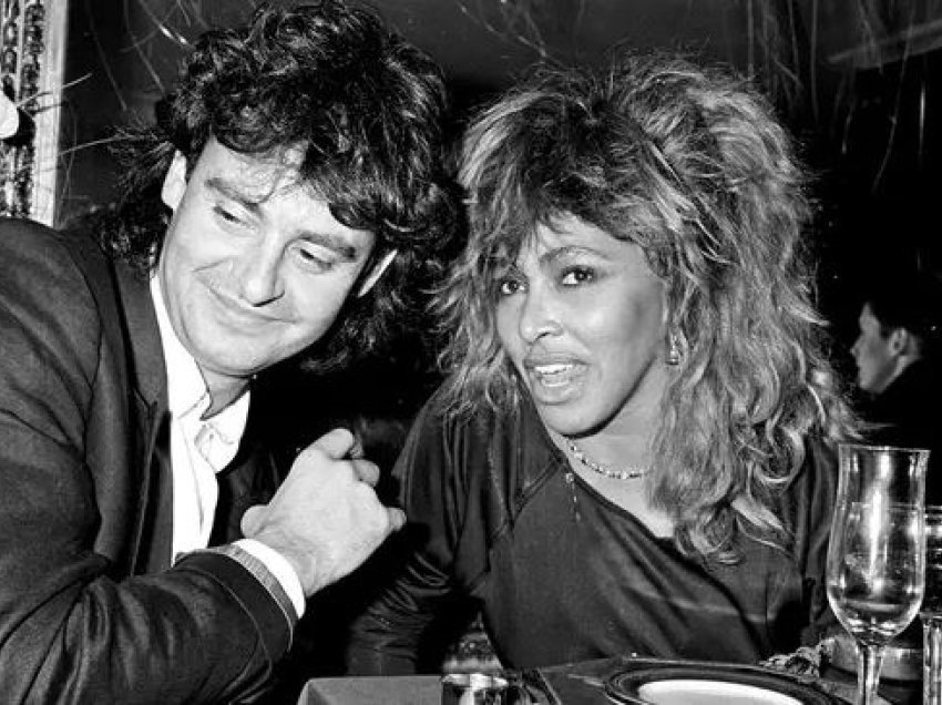 Historia unike e dashurisë së Tina Turner, si bashkëshorti 16 vjet më i ri i dhuroi veshkën dhe i riktheu lumturinë 