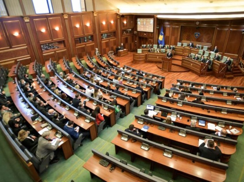 Shtyhet rezoluta e PDK-së për shkarkimin e ministres Hajdari, shkak mungesa e deputetëve