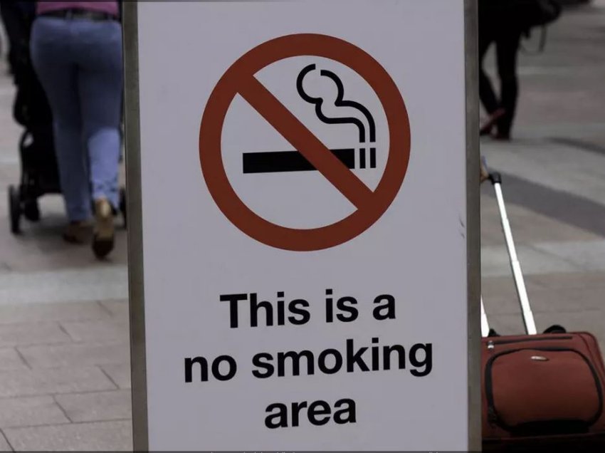 Portugalia do të ndalojë pirjen e duhanit në ambientet e jashtme