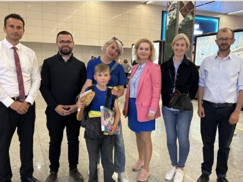 Gazetarja ukrainase Olha Priadko strehohet në Kosovë me djalin e saj