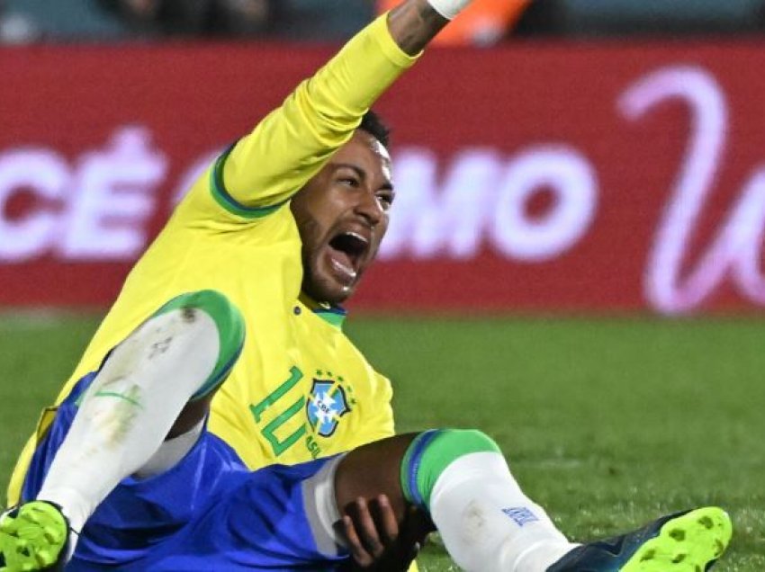 Neymar kryen një nga ndërhyrjet më të vështira