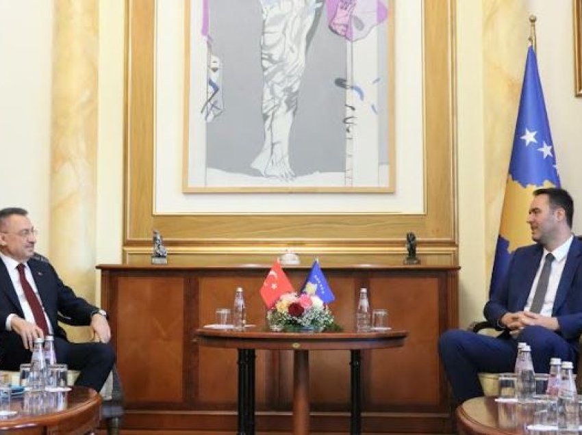 Kryetari Glauk Konjufca priti në takim kryetarin e Komisionit për Punë të Jashtme të parlamentit turk, Fuat Oktay