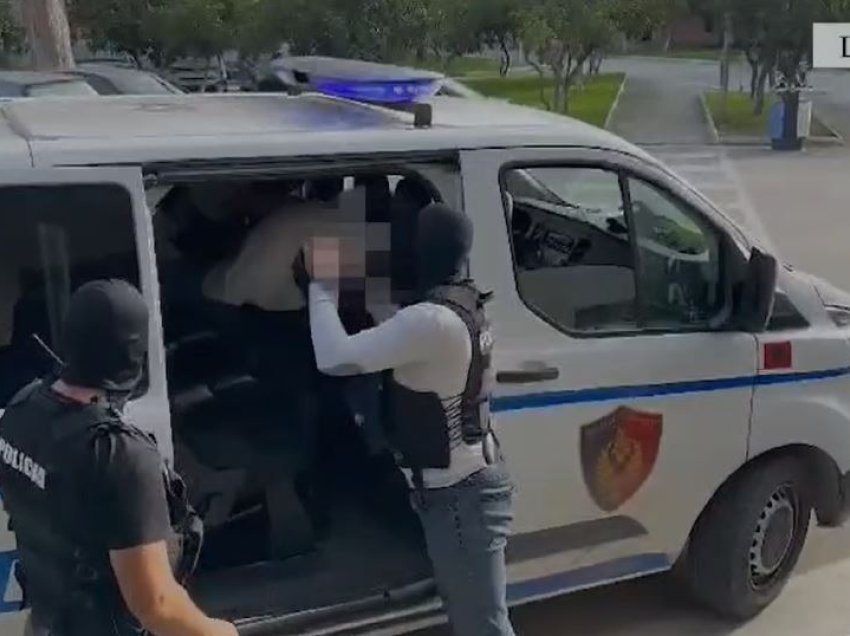 Vodhi një shumë parash në një pikë karburanti nën kërcënimin e armës në Lushnjë, arrestohet autori