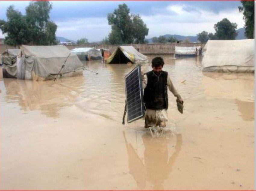 Dy të vdekur nga përmbytjet në veri të Afganistanit