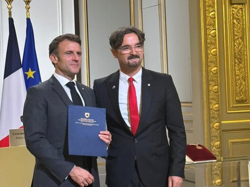 Ambasadori Halimi i dorëzon kredencialet presidentit Macron, në një ceremoni në Pallatin Elysse
