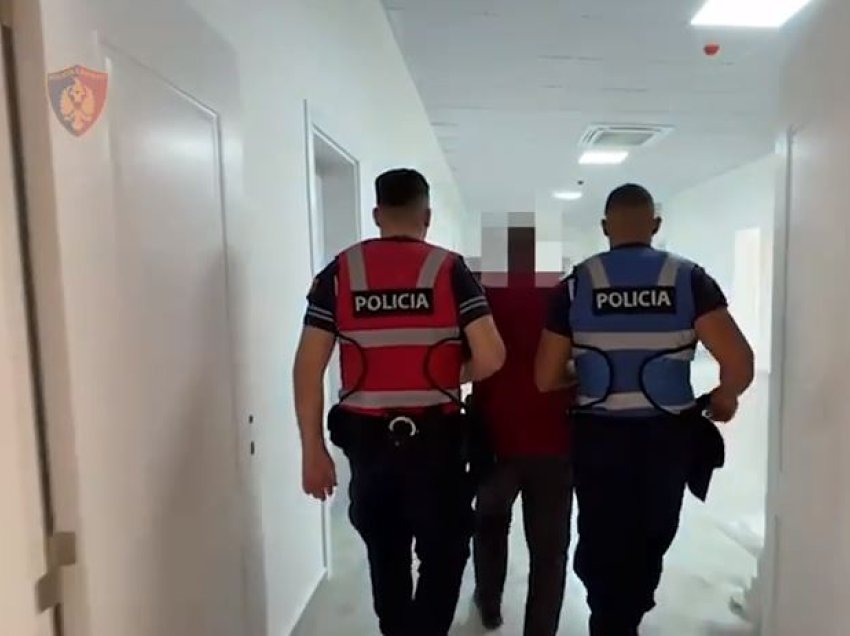 Bizhuteri kontrabandë në argjendaritë e tyre, procedohen 7 persona në Tiranë