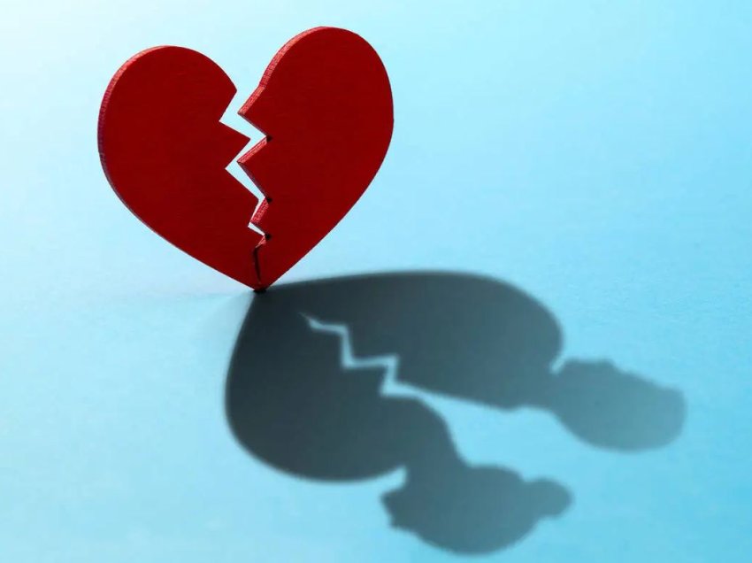 Marrëdhëniet dashuri-urrejtje: Të dua, por nuk të duroj