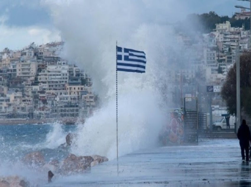 ​Greqi, ndalohet lundrimi i anijeve për shkak të erërave të forta