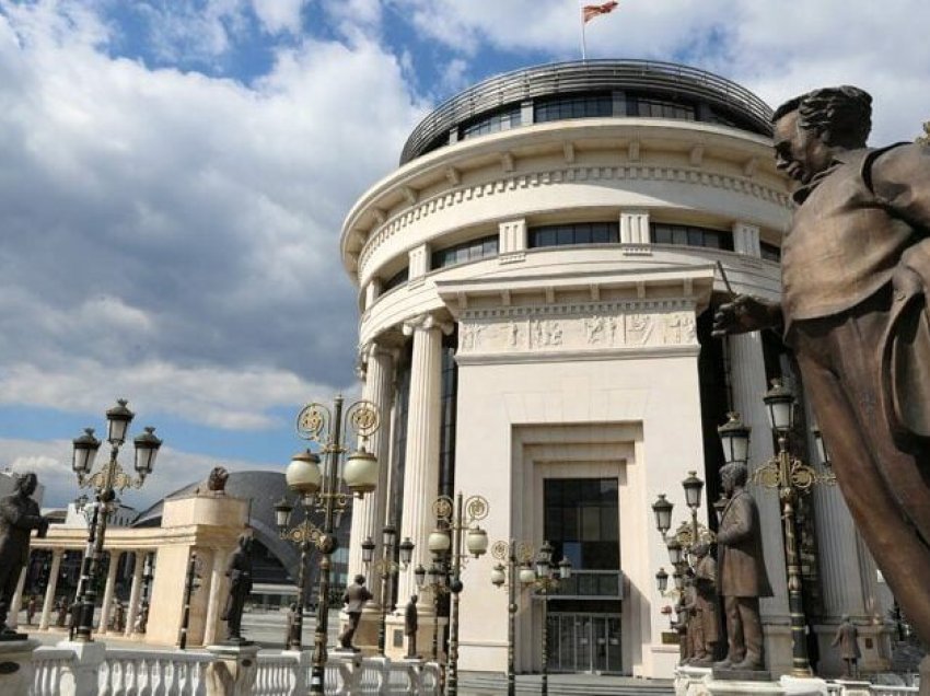Prokuroria Themelore e Shkupit ka iniciuar procedurë hetimore ndaj tre personave, dyshohen për tregti me lëndë narkotike