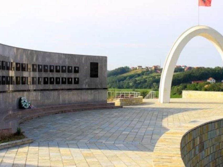 I mbijetuari i masakrës së Reçakut: Çedomir Aksiq e njihte mirë terrenin e fshatit Reçak