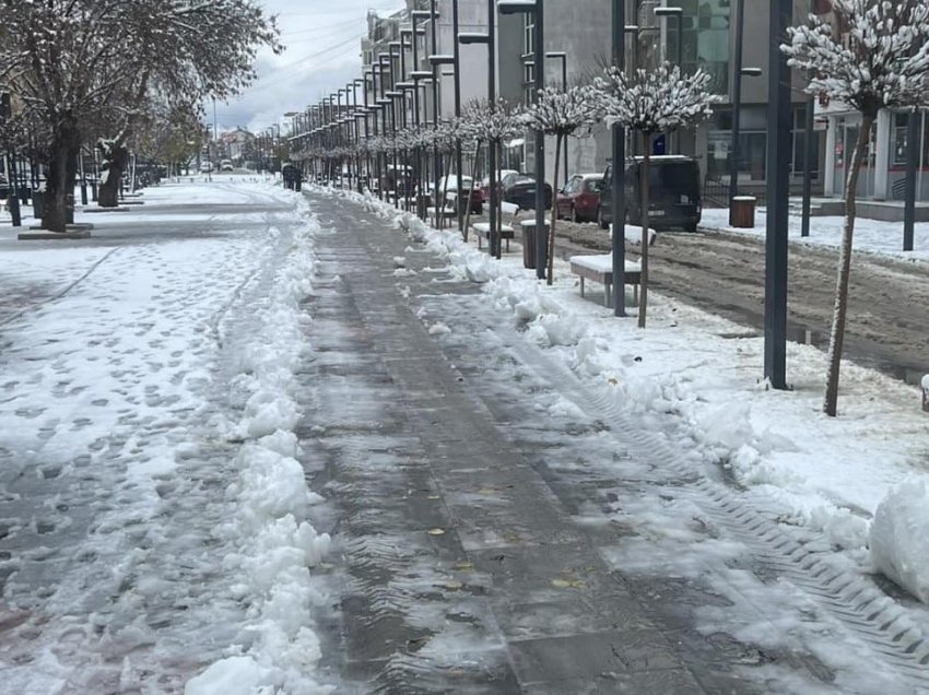 Komuna e Obiliqit po përkujdeset për pastrimin e rrugëve nga bora 