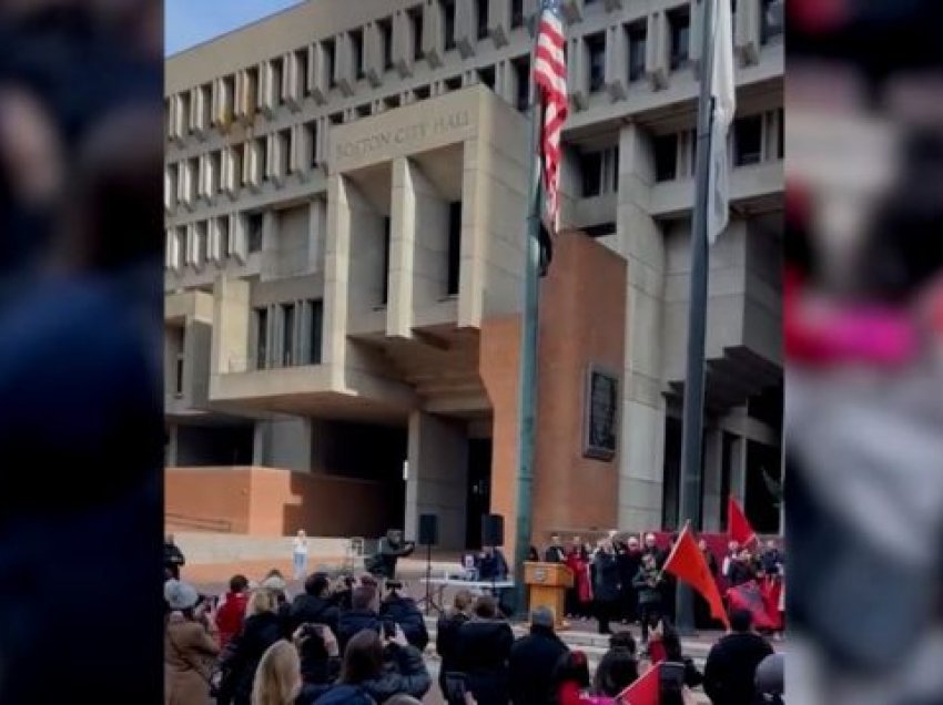 Shqiptarët në Boston vishen kuq e zi, me këngë e valle festojnë Ditën e Flamurit