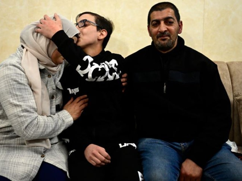 Shërbimi i burgjeve izraelite thotë se 30 palestinezë u liruan të martën