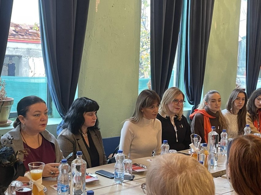 Haxhiu takohet me gratë ukrainase e afgane, njoftohet me kërkesat dhe përvojat e tyre