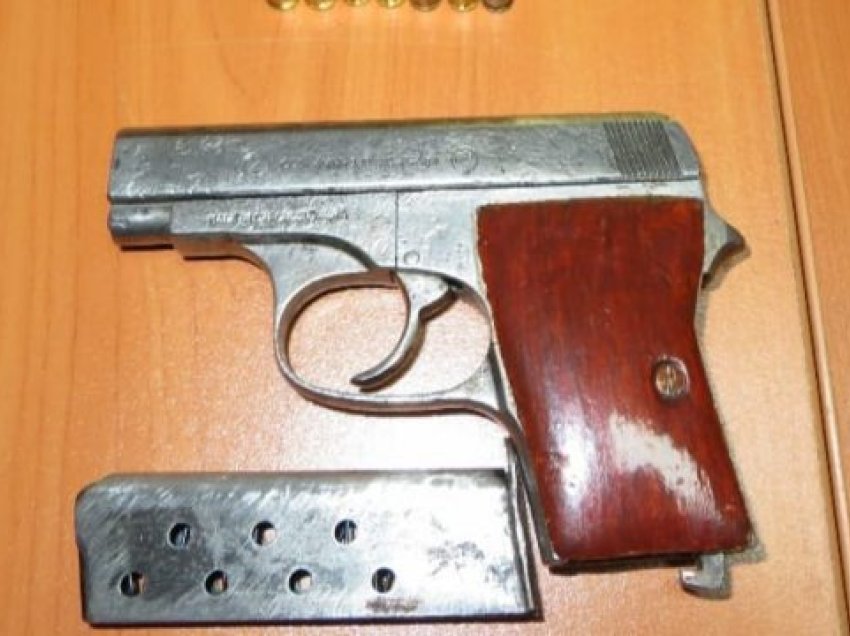 Konfiskohet një armë në Vushtrri