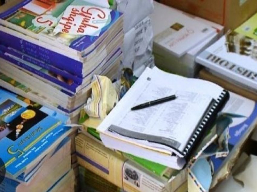 Drejtoresha e arsimit thotë se ende ka nxënës në Prishtinë pa libra
