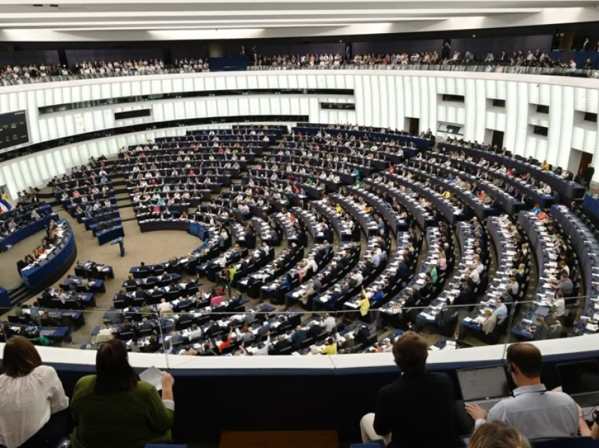 Në Parlamentin Evropian kërkohet sanksionimi i Serbisë për dhunën në Kosovë