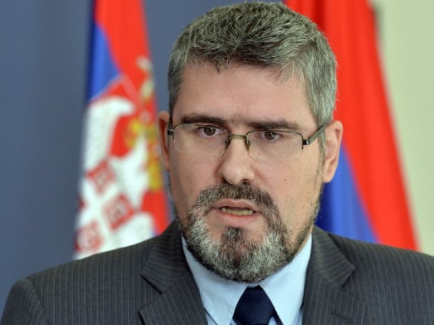 Ministri serb: Për shkak të mbylljes së vendkalimeve, situata në veri alarmante