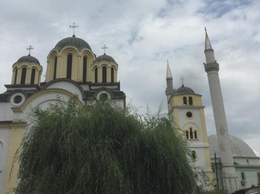 Prifti raporton se disa persona janë futur me forcë në kishën ortodokse në Mitrovicë