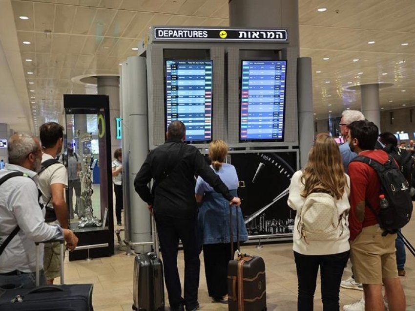 Linjat ajrore anulojnë dhjetëra fluturime për në Tel Aviv