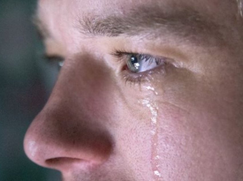 Pse burrat qajnë më pak se gratë?