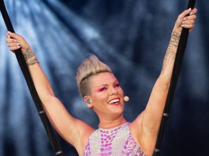 E penduar që i ka publikuar, Pink tregon 2 këngët e saj që i “urren” më shumë