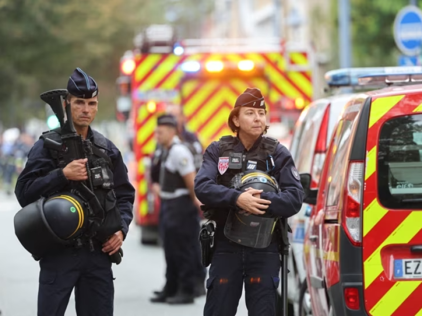 Franca e rrit nivelin e sigurisë pas sulmit me thikë në shkollë