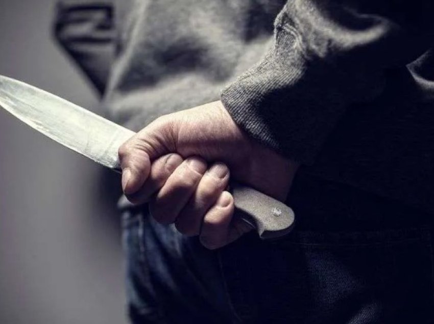 Konflikt mes dy personave në Sarandë, plagoset me thikë 36-vjeçari