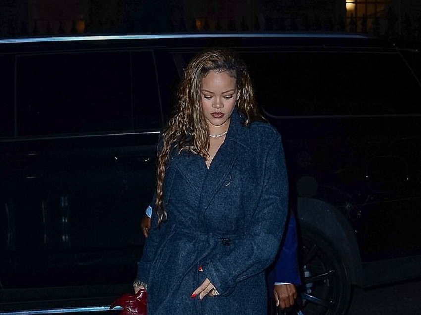 Rihanna rrugëve të  New York-ut, shfaqet plot stil 