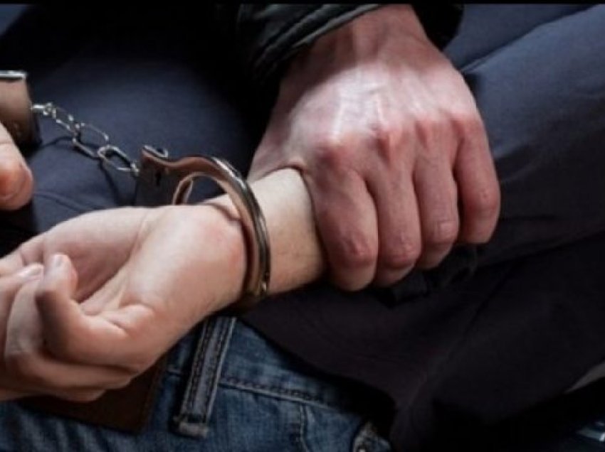 Vodhi mbi 2 mijë euro në pesë raste në tregun në Istog, arrestohet i dyshuari