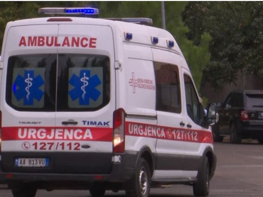 Aksident në Shkodër, shoferja përplas biçikletën, plagoset 56-vjeçarja
