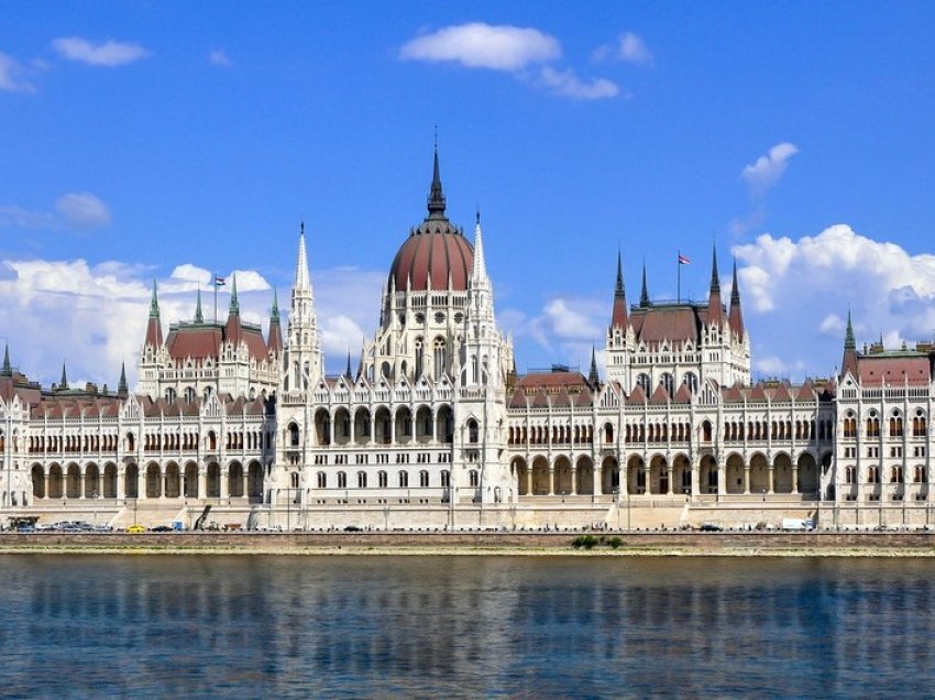Parlamenti hungarez shtyn votimin për anëtarësimin e Suedisë në NATO