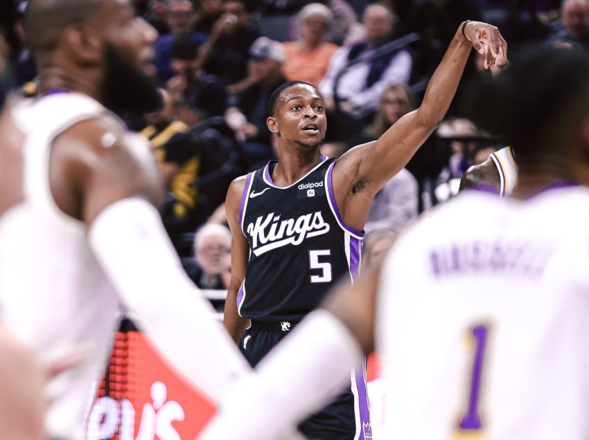 Kings fitojnë ndaj Lakers pas vazhdimeve