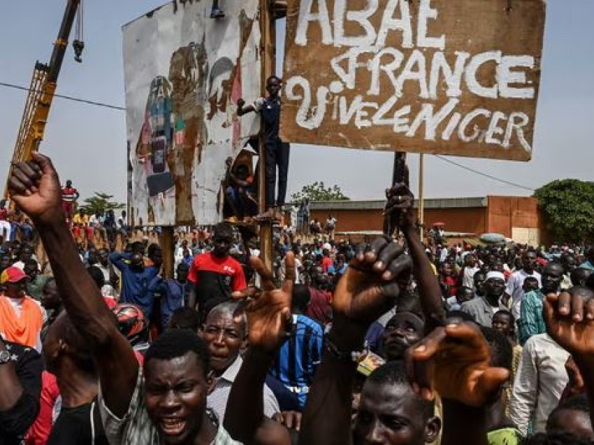 Mijëra protestues në Niger kërkojnë tërheqjen e trupave franceze