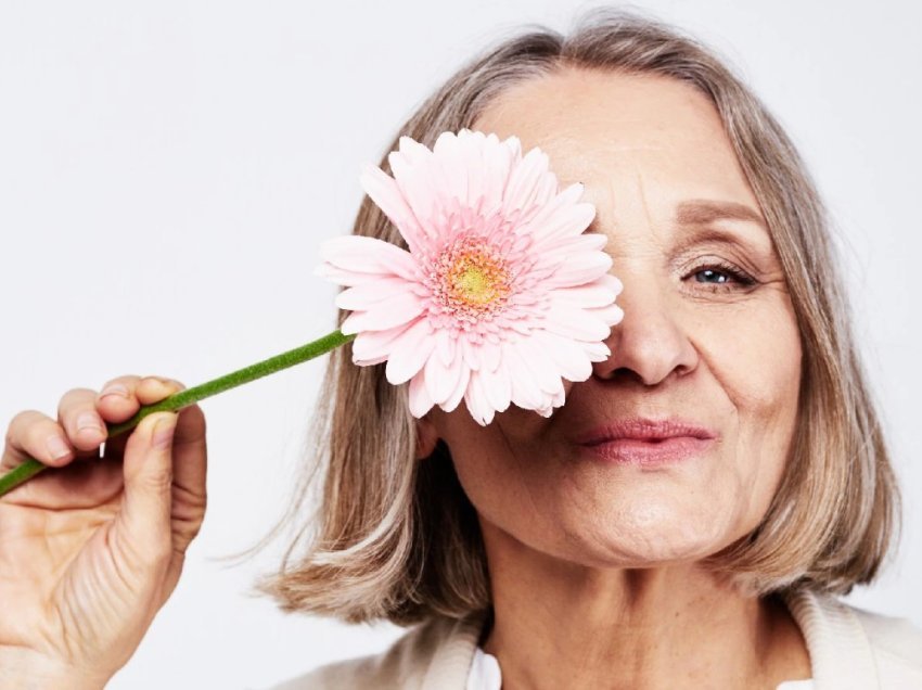 Si të ngrini humorin tuaj kur jeni në menopauzë: Disa këshilla praktike që do t’ju vijnë në ndihmë