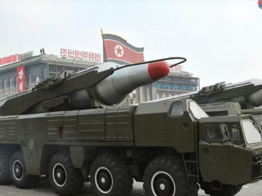 Shtëpia e Bardhë thotë se Koreja e Veriut do ta “paguajë shtrenjtë” nëse i jep armë Rusisë