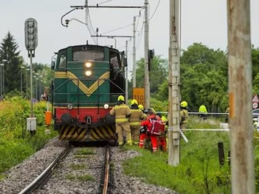 Katër të vdekur pasi treni goditi një grup që përpiqej të kalonte shinat në Spanjë