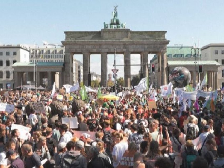 12 mijë aktivistë të klimës protestojnë në Berlin: Jepini fund djegies së lëndëve fosile