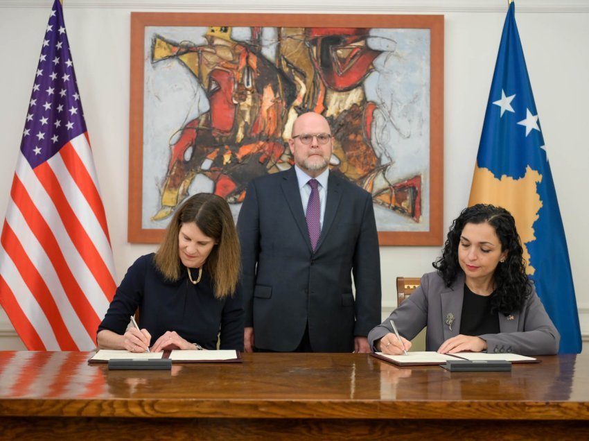 Kosova përfiton grantin rreth 35 milionë dollarësh nga USAID – krejt çka thanë dje ambasadori Hovenier dhe presidentja Osmani