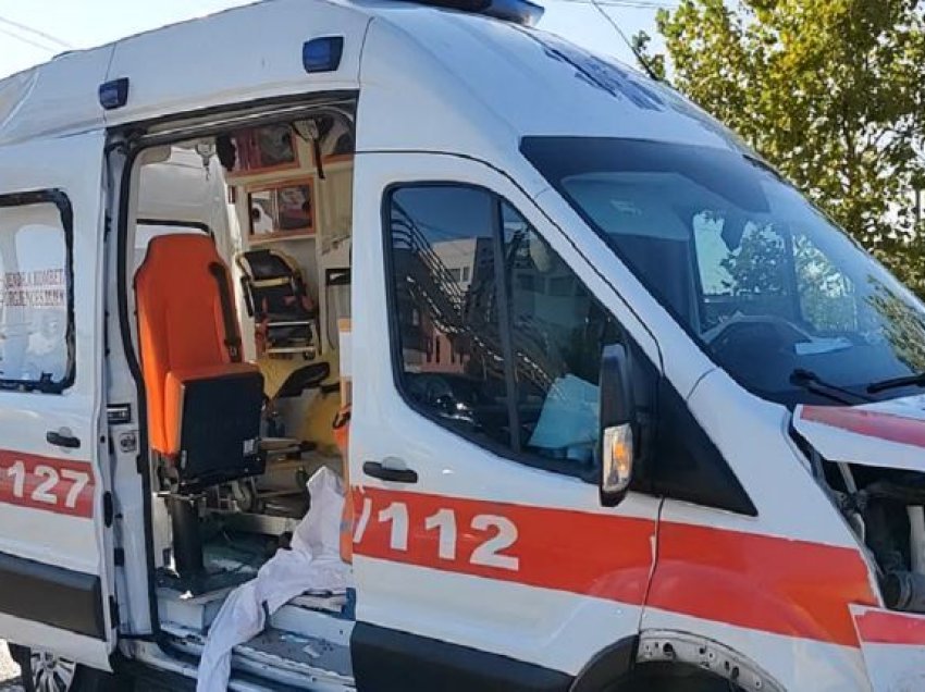Pacienti humbi jetën nga përplasja e ambulancës me një kamion në aksin “Lushnjë-Fier”, në pranga dy shoferët