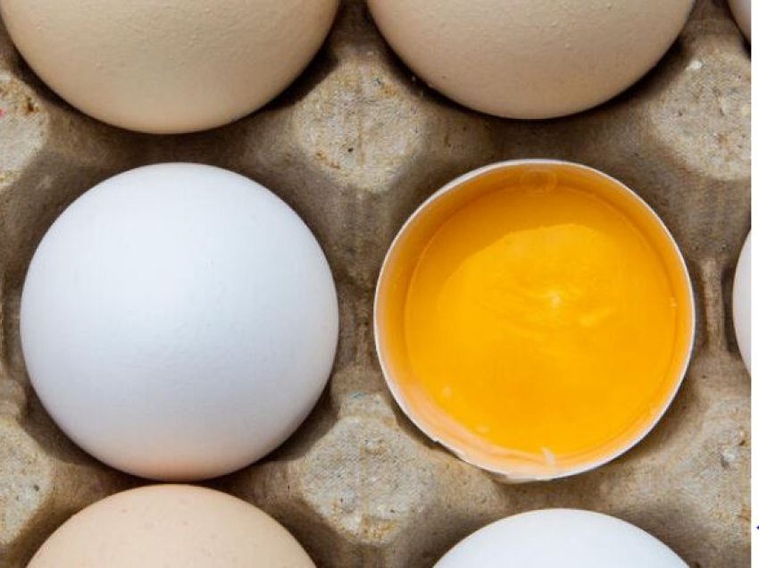 Për sa kohë mund t’i mbani vezët në frigorifer