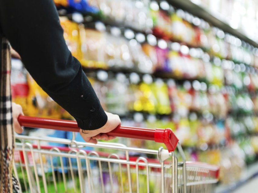 Bekteshi: Mbi 100 produkte ushqimore do të shiten më lirë