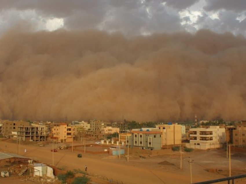 Iran, tre të vdekur dhe qindra të plagosur për shkak të stuhisë së fortë të rërës