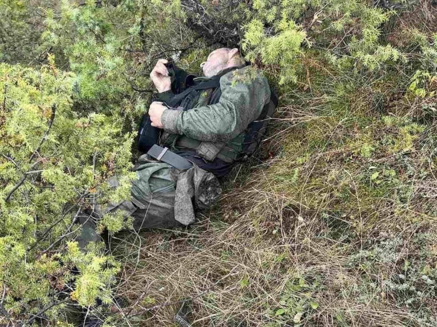 Publikohet fotografia e ushtarakut serb që është gjetur i vrarë