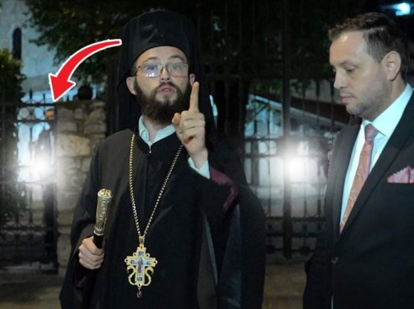 Prifti At Nikolla iu shkon natën në kishë serbëve, i bënë thirrje KFOR-it dhe Kurtit që t’i kontrollojë për armatim - Policia e Kosovës ndërpret xhirimin. Ja çfarë ndodhi!