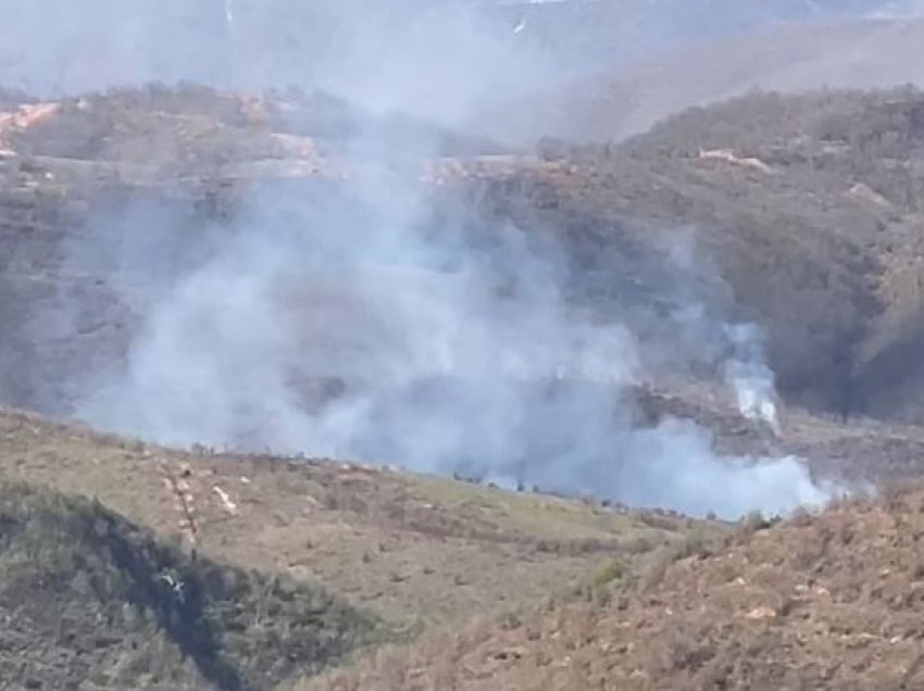 Zjarr gjigant në Bulqizë, rrezikojnë banesat e fshatit Gjuras! Terreni i vështirë bën të pamundur shuarjen e flakëve
