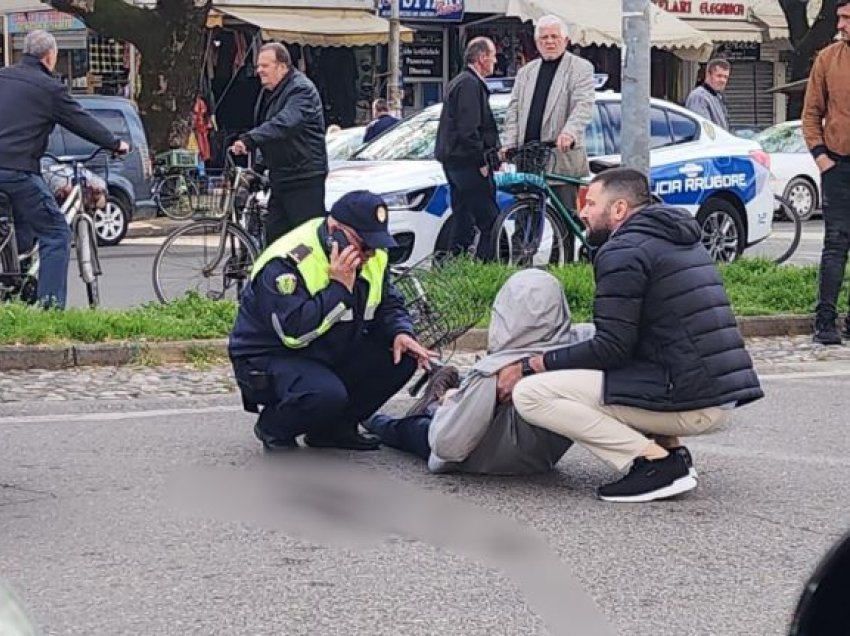 Aksident në Shkodër, makina përplas një 82-vjeçar që po lëvizte me biçikletë