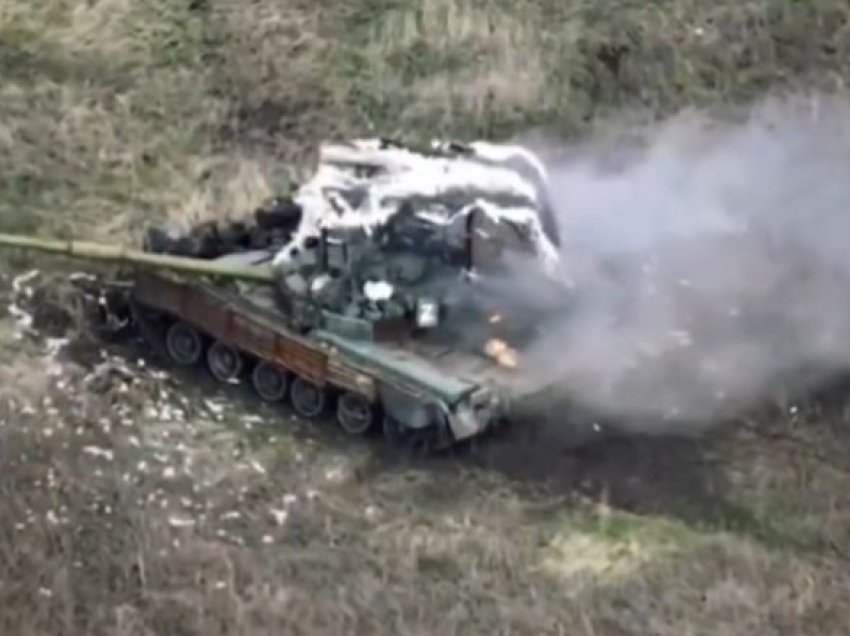 Ukrainasit shkatërrojnë tankun tre milionë dollarësh të rusëve