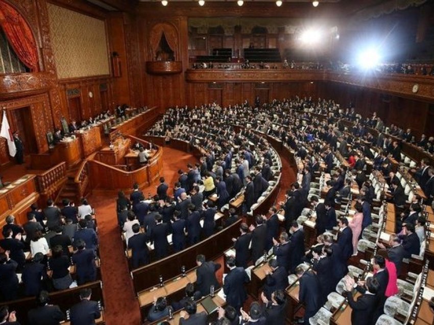 Japonia miraton masa disiplinore ndaj 38 deputeteve për skandal financiar